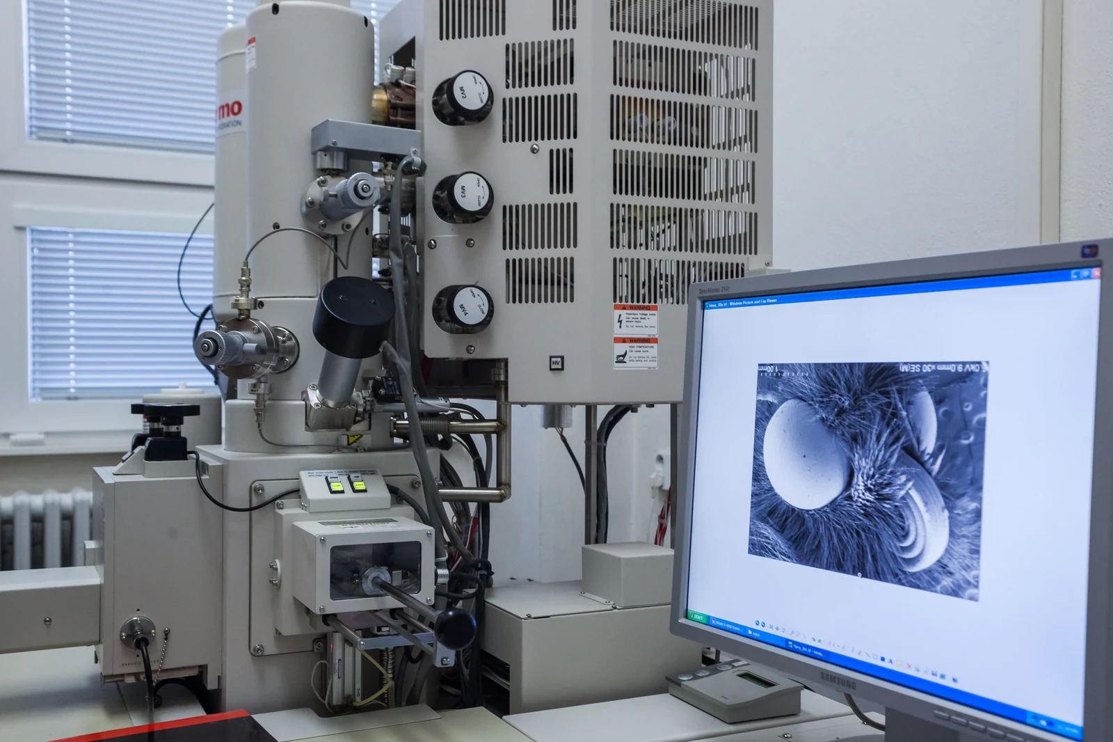 Scanning electron microscope at the J. Heyrovsky Institute, Prague